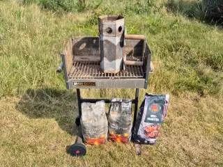 Grill med grillstarter og grillkul