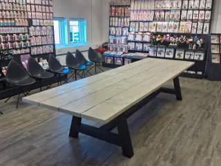 Store plankeborde til privat og erhverv.