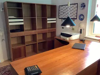Kontormøbler, skrivebord og reol