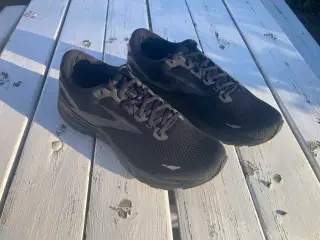 Sort herresko, str. 47,5. Mrk. Brooks Ghost