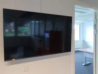 Fjernsyn PANASONIC med fjernbetjening