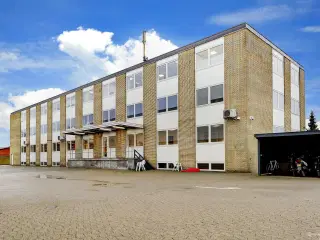 Nyistandsat kontor i nyrenoveret flerbrugerhus