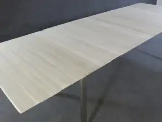 Spisebord i egetræ
