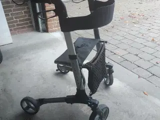 Rollator med indkøbsnet