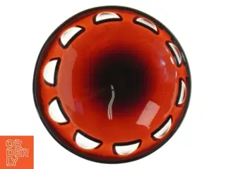 Røde glas på fod (str. H 11 cm, ø 9 cm)