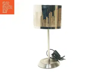 Bordlampe med stadsudsigt fra Rema 1000 (str. 38 cm)