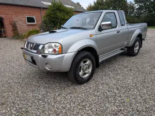 Nissan pickup 