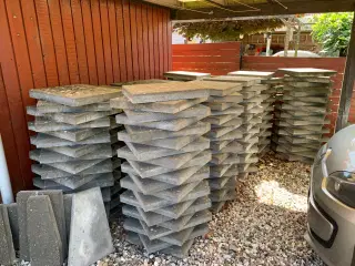 Kører fliser ca. 180 stk  60x60x8 grå