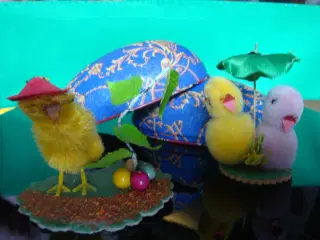 Påskepynt samling kyllinger, Fabergé æg og 