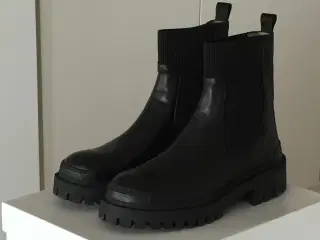 Angulus Chelsea boots