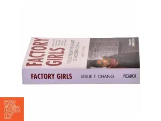 Factory girls : Voices from the heart of modern China af Leslie T. Chang (Bog)