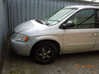 Chrysler Town & Country 6 Cylinder. 3,3 Benzin 200