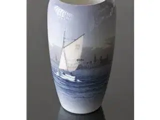 Royal vase med sejlbåd