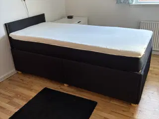 Kontinental seng med madras og top madras 90x200  