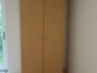 Klædeskab