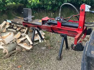 Traktormonteret brændekløver