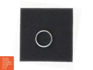 Ring med sten (str. 57)