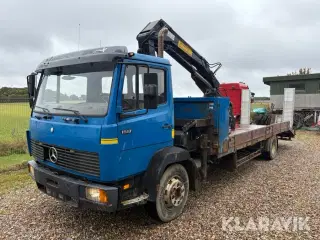 Lastbil Mercedes-Benz 1517 med HIAB kran