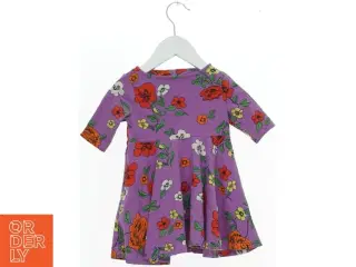 Børnekjole med blomsterprint fra Polarn o. Pyret (str. 80)