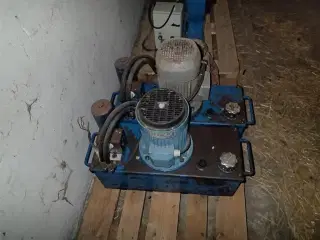 - - - Hydraulikstation 1 stk.