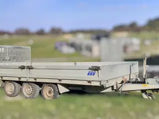Variant Vippeladstrailer U4