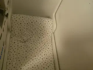 Ustræklig børne seng