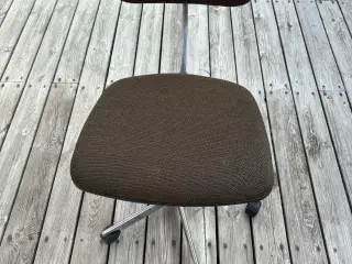 Pæn KEVI kontorstol med 5 hjul