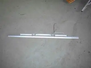   Adria Lampe over køkkenbord.