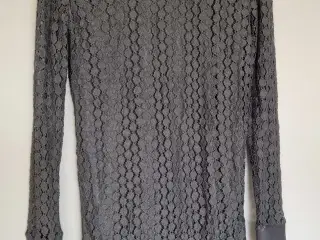 Grå bluse fra Sophyline