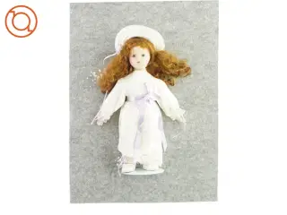 Pocelæns dukke på stativ