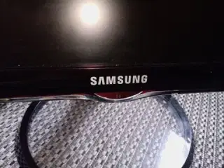 Samsung computerskærm i god stand - 27 tommer