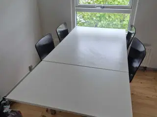Spisebord med stole