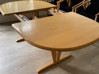Spisebord til 2 plader med 8 stole