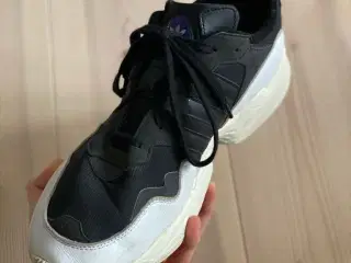 Adidas YUNG-96