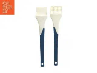 Skraber og grillbørste fra IKEA (str. 25 cm)
