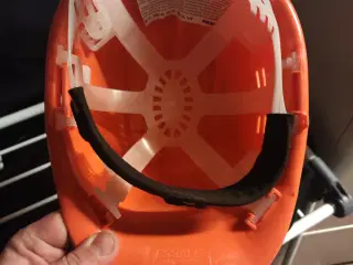 Sikkerheds hjelm og en med visir åben