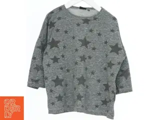 Grå sweatshirt med stjernemønster fra Sofie Schnoor (str. 140)