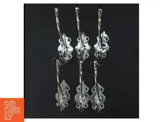 Knager i sølvfarvet metal (str. 11 cm)