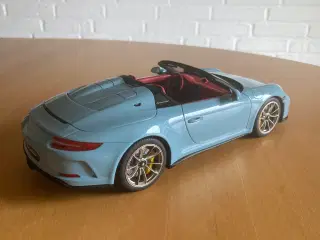 Porsche 911 1:18