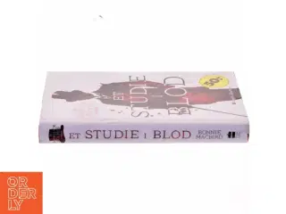 Et studie i blod af Bonnie MacBird (Bog)