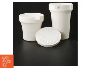 Tupperware beholder og krus fra Tupperware (str. Ø. 10 cm. længde. 15 cm)
