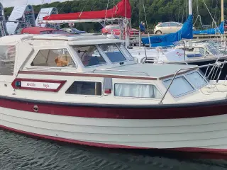 Saga 27 med nyere Yanmar motor, mast, rig og sejl