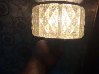 Gammel lampe med buet front 