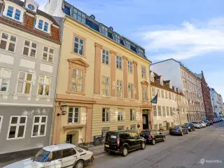 Kontor i historisk ejendom ved Christiansborg