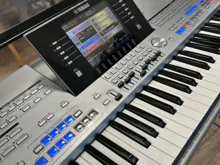 Tyros 5 /76 keys