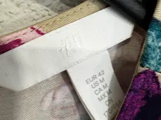 Blomstret H&M kjole, aldrig brugt