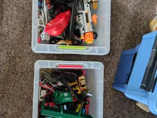 Blandet legetøj (Action figurer og skydere, biler)