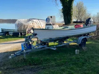 Fiskebåd med Suzuki påhængsmotor (15 hk) + trailer