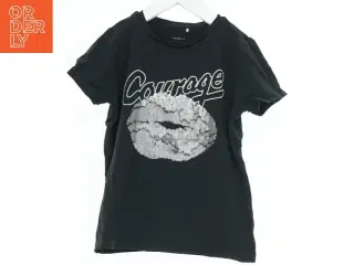 Sort T-shirt med &#39;Courage&#39; og pailletter fra Name It (str. 128)