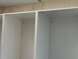 Pax gardarobeskabe med skydelåger